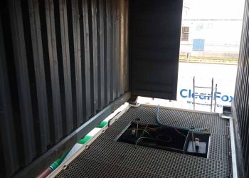 ClearFox Leasing DAF with open top Container